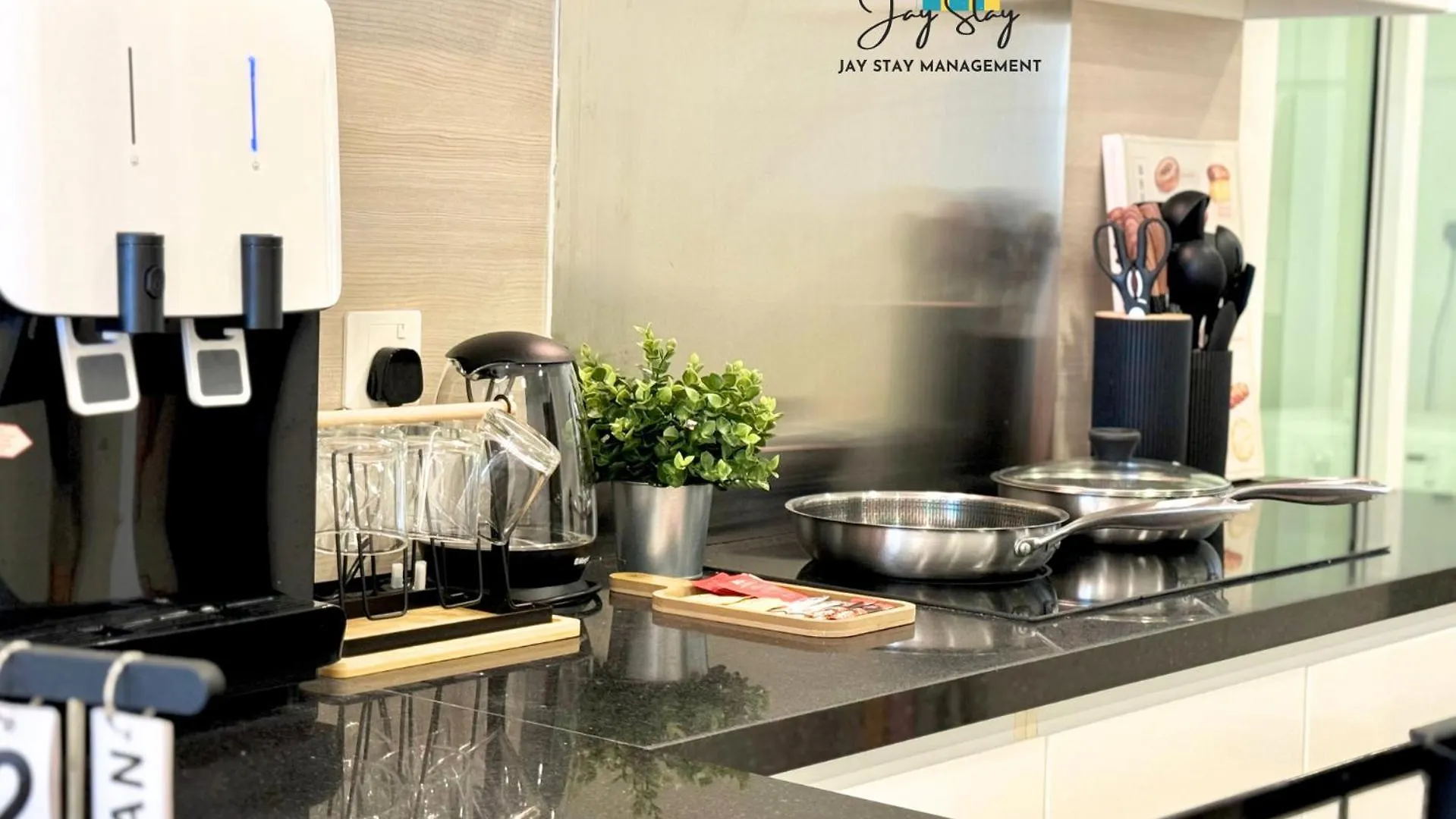 The Shore L Exclusive Private Garden L Luxury Suite L 4-9 Pax L Melaka River View L Direct Mall L Jonker Street By Jay Stay Management Malacca